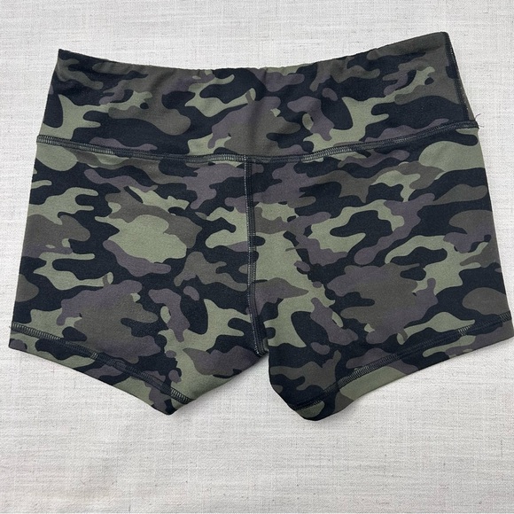 FLEO CrossFit Shorts Women’s Size Small - Picture 2 of 5